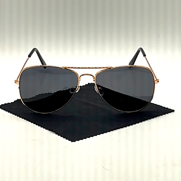 Aviator Sunglasses Gold Metal Frame with Dark Gray Mirrored Lenses UV Polarized - Picture 1 of 9